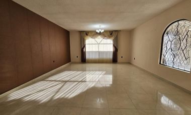 Casa Residencial en Venta en Guadalupe, en Privada Lomas de Bernárdez