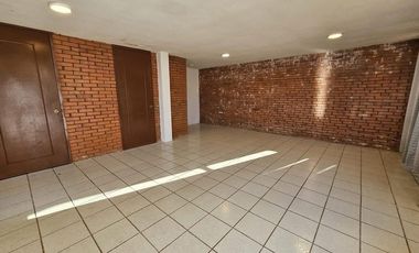 Casa Residencial en Venta en Guadalupe, en Privada Lomas de Bernárdez