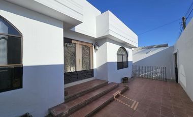 Casa Residencial en Venta en Guadalupe, en Privada Lomas de Bernárdez