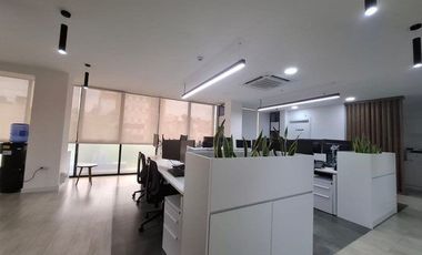 Oficina de lujo en el casco comercial de Machala