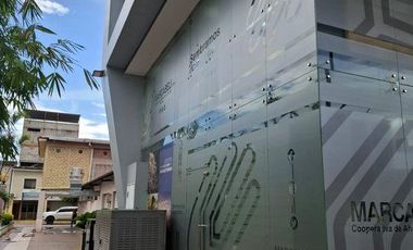 Oficina de lujo en el casco comercial de Machala