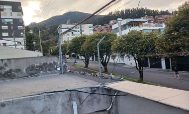 Vendo Casa  Esquinera Rentera Familiar e Independiente  en la Avenida Granda Centeno