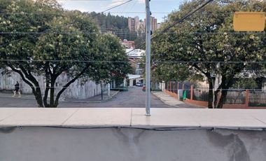Vendo Casa  Esquinera Rentera Familiar e Independiente  en la Avenida Granda Centeno
