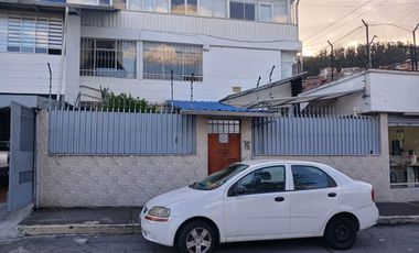 Vendo Casa  Esquinera Rentera Familiar e Independiente  en la Avenida Granda Centeno