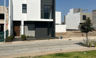 CASA EN VETA EN ADAMAR COTO GUELATAO