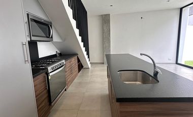 CASA EN VETA EN ADAMAR COTO GUELATAO