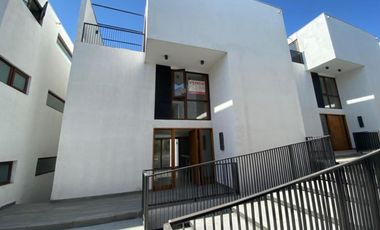 CASA 275M2 Y 2 ESTACIONAMIENTOS LIQUIDA BANCO EN PEÑALOLEN