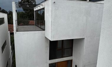 CASA 275M2 Y 2 ESTACIONAMIENTOS LIQUIDA BANCO EN PEÑALOLEN