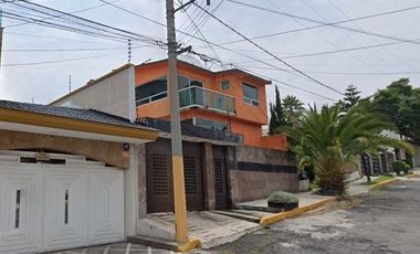 Casa en Venta. Bosques de Viena, Cuautitlán Izcalli, EDOMEX. Remate Hipotecario.