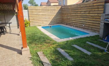 Aislada, piscina, sólida 2 pisos.