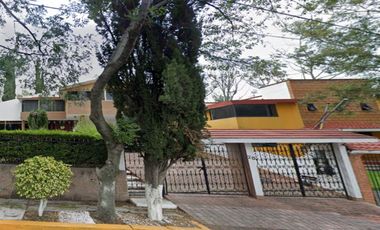 Casa en Venta. Bosques de Lago, Cuautitlán Izcalli, EDOMEX. Remate Hipotecario.