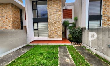 Casa NO EN CONJUNTO 3 dormitorios 1 parqueadero Inchalillo Valle de los Chillos Quito