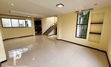 Casa NO EN CONJUNTO 3 dormitorios 1 parqueadero Inchalillo Valle de los Chillos Quito