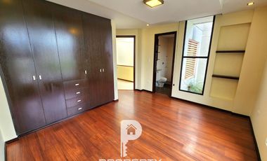 Casa NO EN CONJUNTO 3 dormitorios 1 parqueadero Inchalillo Valle de los Chillos Quito