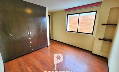 Casa NO EN CONJUNTO 3 dormitorios 1 parqueadero Inchalillo Valle de los Chillos Quito