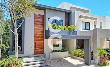 Casa en Venta en Cancún en Residencial Vía Cumbres con Alberca y 3 Recámaras