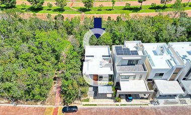 Casa en Venta en Cancún en Residencial Vía Cumbres con Alberca y 3 Recámaras