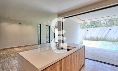 Casa en Venta en Cancún en Residencial Vía Cumbres con Alberca y 3 Recámaras