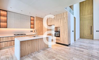 Casa en Venta en Cancún en Residencial Vía Cumbres con Alberca y 3 Recámaras