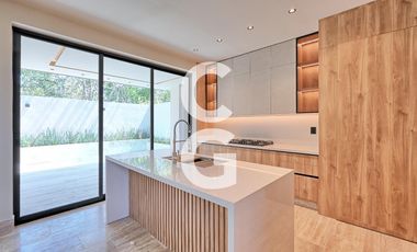 Casa en Venta en Cancún en Residencial Vía Cumbres con Alberca y 3 Recámaras