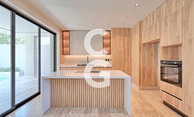 Casa en Venta en Cancún en Residencial Vía Cumbres con Alberca y 3 Recámaras