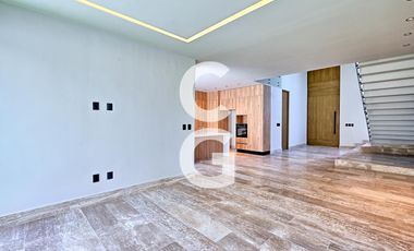 Casa en Venta en Cancún en Residencial Vía Cumbres con Alberca y 3 Recámaras