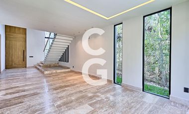 Casa en Venta en Cancún en Residencial Vía Cumbres con Alberca y 3 Recámaras