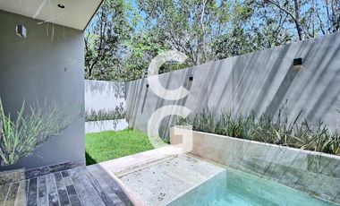 Casa en Venta en Cancún en Residencial Vía Cumbres con Alberca y 3 Recámaras