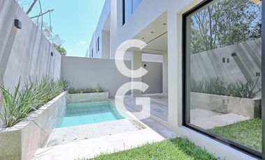 Casa en Venta en Cancún en Residencial Vía Cumbres con Alberca y 3 Recámaras