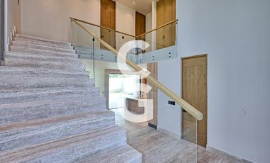 Casa en Venta en Cancún en Residencial Vía Cumbres con Alberca y 3 Recámaras