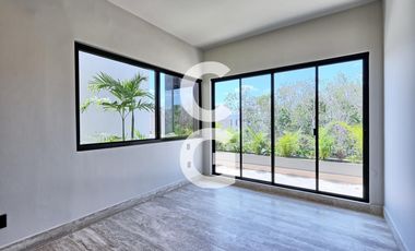 Casa en Venta en Cancún en Residencial Vía Cumbres con Alberca y 3 Recámaras