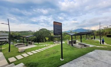 Se vende apartamento en piso 4 en lujoso conjunto residencial en Pereira.