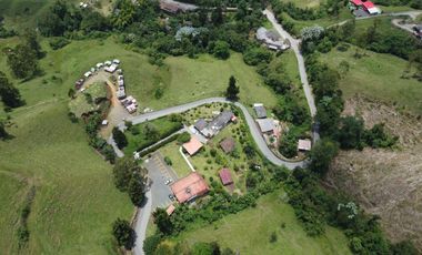 EN VENTA HOSPEDAJE CON RESTAURANTE EN LA VIA TERMALES ARBELAEZ