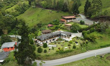EN VENTA HOSPEDAJE CON RESTAURANTE EN LA VIA TERMALES ARBELAEZ