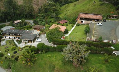 EN VENTA HOSPEDAJE CON RESTAURANTE EN LA VIA TERMALES ARBELAEZ
