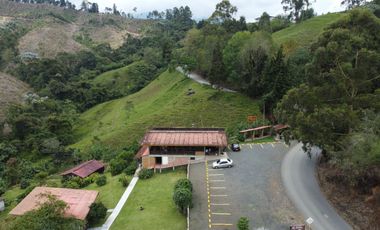 EN VENTA HOSPEDAJE CON RESTAURANTE EN LA VIA TERMALES ARBELAEZ