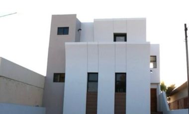 CASA CON  LOFT EN VENTA EN SAN ANTONIO DEL MAR