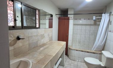 Suite Amoblada en Alquiler en Kennedy Sector San Marino, 1 Habitación, 1 Baño, Norte de Guayaquil.