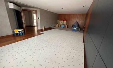 Well Interiored Design Villa in Ayala Alabang for sale