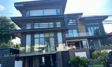 Well Interiored Design Villa in Ayala Alabang for sale