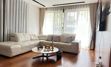 Well Interiored Design Villa in Ayala Alabang for sale