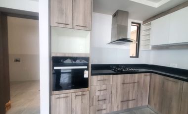 SE RENTA HERMOS CASA DE TRES HABITACIONES ENTUMBCO