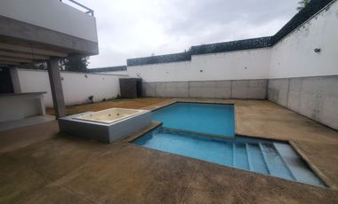 SE RENTA HERMOS CASA DE TRES HABITACIONES ENTUMBCO