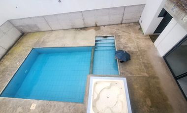 SE RENTA HERMOS CASA DE TRES HABITACIONES ENTUMBCO