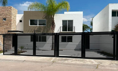 SE VENDE CASA, GRAN JARDIN, JARDIN AGAVES 412, LEON GUANAJUATO. ZONA NORTE