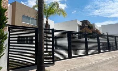 SE VENDE CASA, GRAN JARDIN, JARDIN AGAVES 412, LEON GUANAJUATO. ZONA NORTE