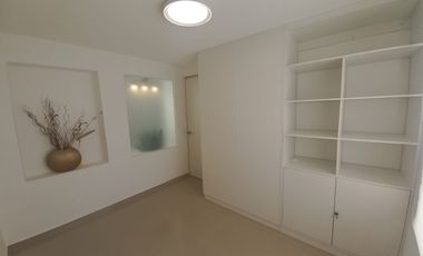 Casa en Renta Paseos del Bosque Corregidora, 3 habitaciones c/u con baño Sala de TV, Estudio o habitación planta baja.