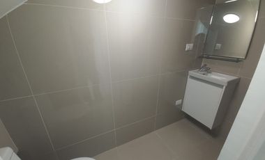 Casa en Renta Paseos del Bosque Corregidora, 3 habitaciones c/u con baño Sala de TV, Estudio o habitación planta baja.