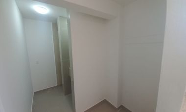 Casa en Renta Paseos del Bosque Corregidora, 3 habitaciones c/u con baño Sala de TV, Estudio o habitación planta baja.