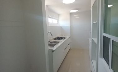 Casa en Renta Paseos del Bosque Corregidora, 3 habitaciones c/u con baño Sala de TV, Estudio o habitación planta baja.
